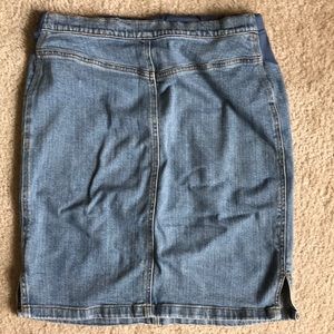 Old Navy Maternity Skirts - Old Navy Maternity Denim skirt 🤰🏽🌺 Old Navy Maternity Skirts - Old Navy Maternity Denim skirt 🤰🏽🌺